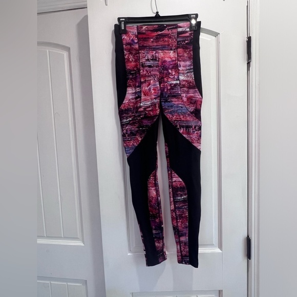 Lululemon Athletica Black and Pink Geometric Leggings - Picture 2 of 5